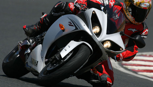 2010款雅马哈YZF-R1  3300元