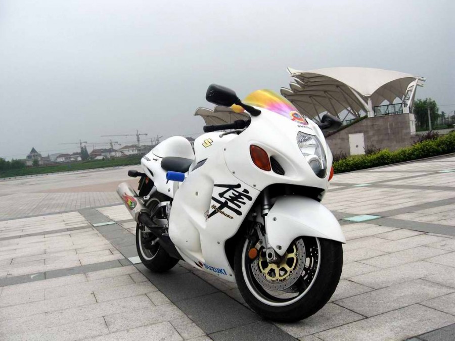 铃木GSX1300隼    3000元