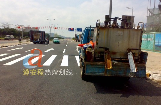 中山热熔划线_道路划线_车位划线_交通热熔标线_停车场划线