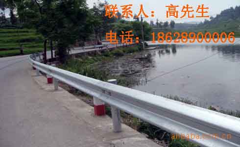 供应高速公路波形梁钢护栏18628900006高经理