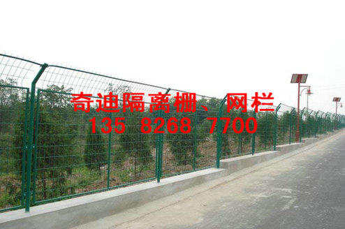 公路隔离栅，公路隔离墙13582687700