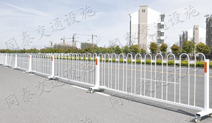 广西道路中心隔离栏，南宁道路中心护拦，广西道路护栏专家