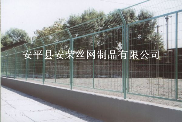 安荣丝网制品供应开发区围墙网，厂区车间隔离网，金属网