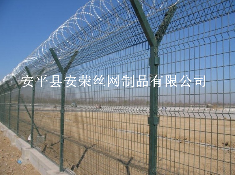 安荣丝网制品供应机场护栏网，刺丝防护网，监狱防护网，金属网