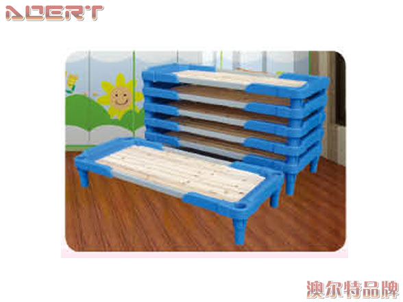 幼儿配套设施，组合滑梯，垃圾桶