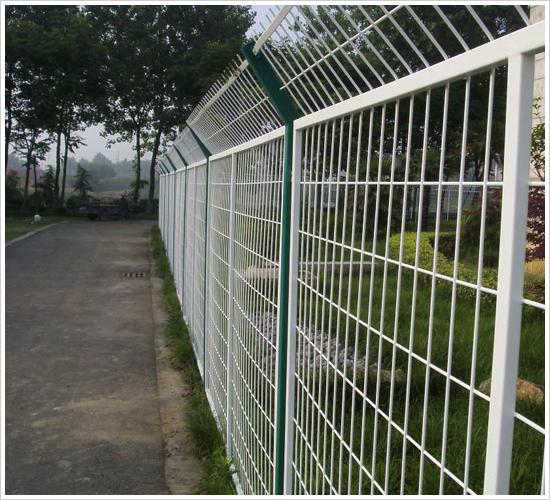 道路护栏网、护栏网零售、护栏网经销、护栏网使用