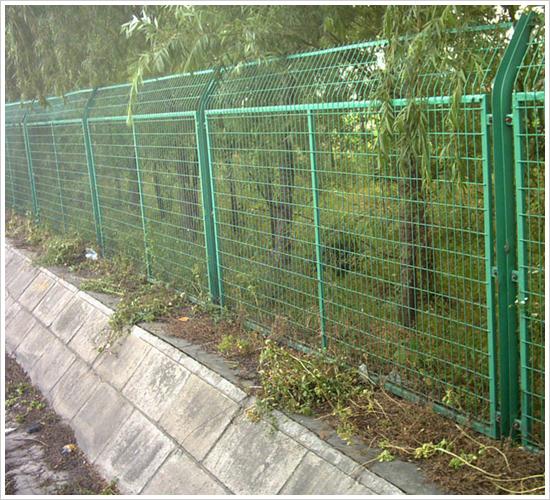 市政护栏网、防撞护栏网、护栏网网片、欧式护栏网