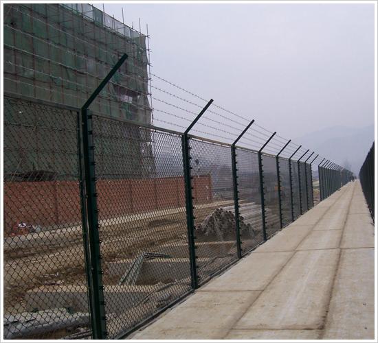 勾花护栏网、焊接护栏网、护栏网的规格、隔离护栏网