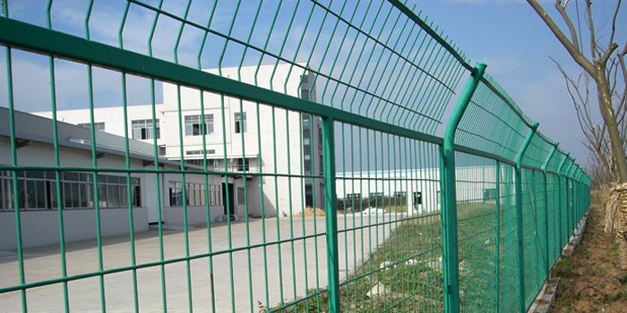 公路隔离栅，公路葫芦丝，隔离栅，道路护栏网