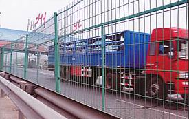 【厂家销售】河南高速公路护栏网