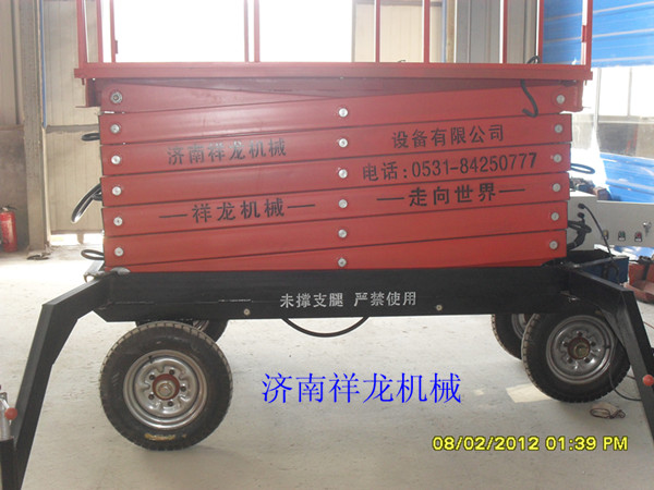 四轮移动式液压升降平台生产厂家济南祥龙