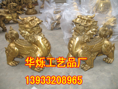 河北华烁铜雕生产铜麒麟工艺品