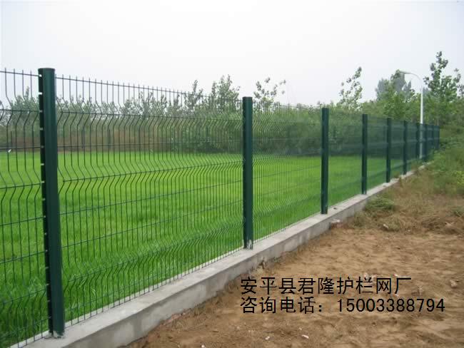 桃型柱护栏网，君隆政护栏网，君隆高速路口护栏网，小区护栏网