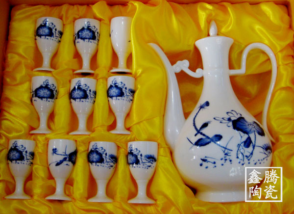 陶瓷酒瓶，青花陶瓷酒具，中国红陶瓷酒具