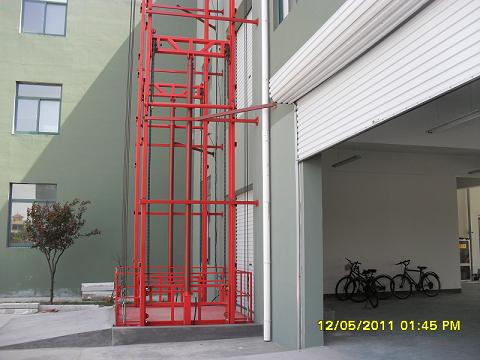 福建导轨式升降平台福建导轨式升降机福建导轨式液压升降货梯企业
