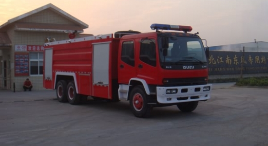 厂家热销—五十铃双桥水罐消防车