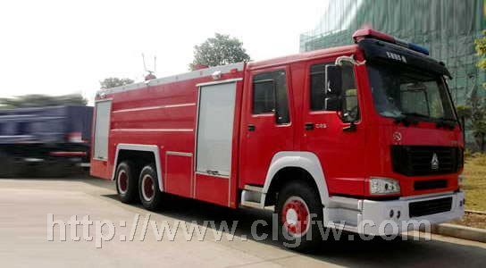 厂家热销—重汽豪泺双桥水罐消防车