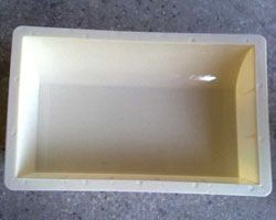 随着数控加工装备水平提高，企业正在纷纷加大塑料模具开发力度