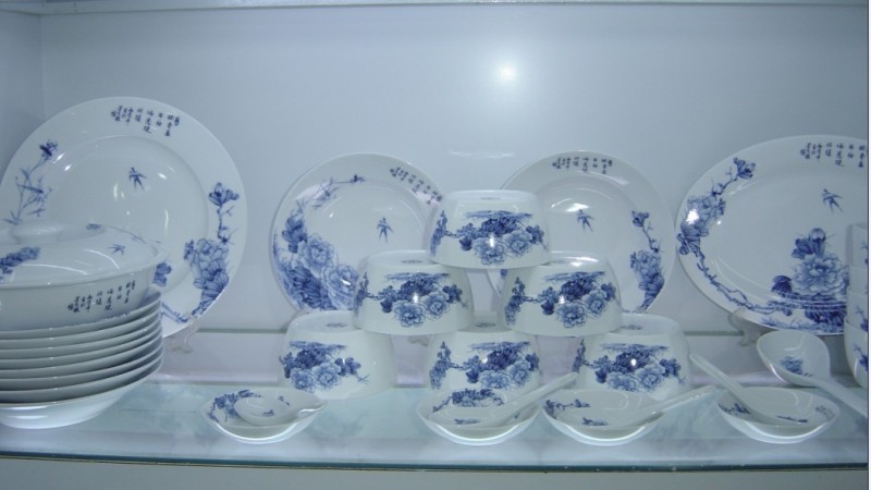 供应江西特产，景德镇陶瓷餐具，青花瓷餐具，陶瓷青花瓷碗