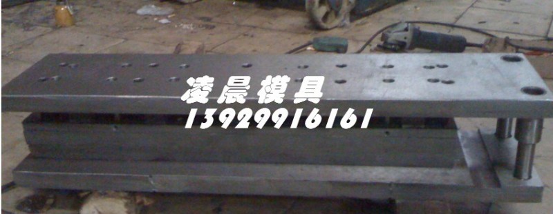 吸音材料冲孔模具，密度板、防火板冲孔模具，方孔石膏板冲孔设备