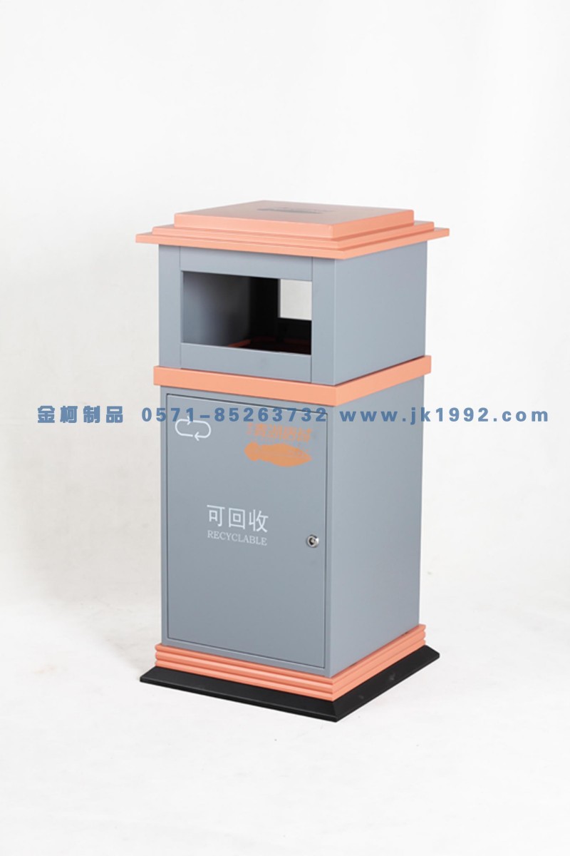 绵阳市振华科技主要从事垃圾桶的生产与销售,我公司主要经营项目有:垃圾桶,分类垃圾桶,钢木分类垃圾桶,钢制分类垃圾桶,小区垃圾桶,环卫垃圾桶,塑料垃圾桶,塑料医疗垃圾桶,酒店垃圾桶,大理石垃圾桶,不锈钢垃圾桶,道闸,自动栏杆,大铁桶,玻璃钢垃圾桶,小区健身器材,岗亭等公共环卫设施。 本产品为不锈钢垃圾桶,我公司的不锈钢分类垃圾桶经过酸化处理,垃圾桶整体选用优质的冷轧钢板,经过折弯冲压焊接成型,垃圾桶表面一律经过室静电粉末喷塑成型,静电粉末能有效的隔绝产品材质的氧化作用,使得垃圾桶的使用寿命加长,垃圾桶的表面