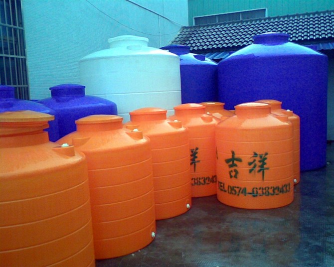 10吨塑料水箱价格，江西10吨装自来水水箱厂家