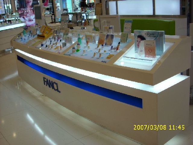 化妆品展柜2