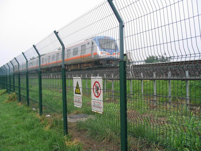 武汉护栏网生产基地/武汉公路护栏网/防护网/双边丝护栏厂家现货供应