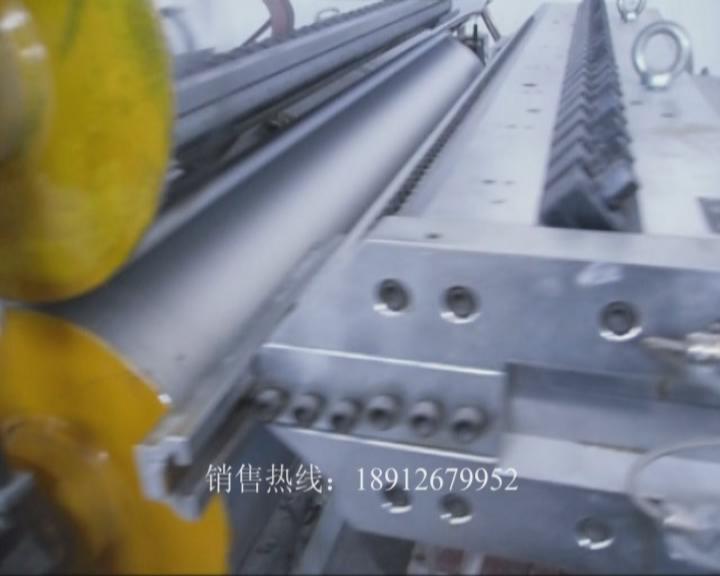 板材挤出机（图）