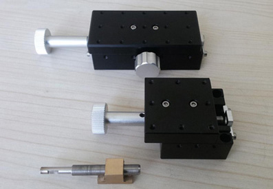 .精密研磨燕尾槽+精研丝杆做驱动