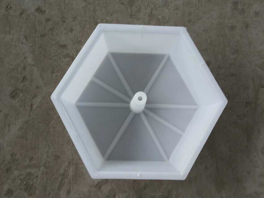 新型小六角护坡模具问世