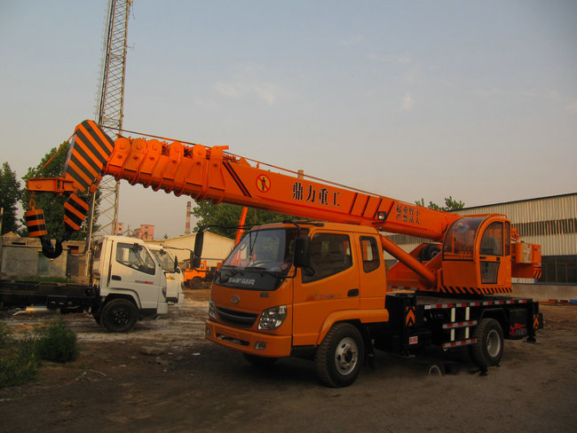 河南吊车图片 河南吊车多少钱一台