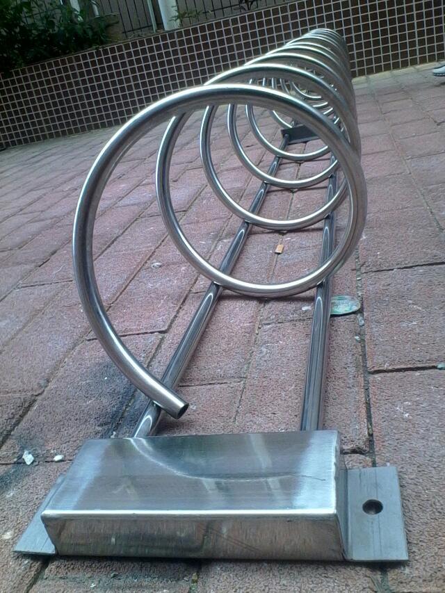 东莞新恒安不锈钢螺旋式自行车停车架