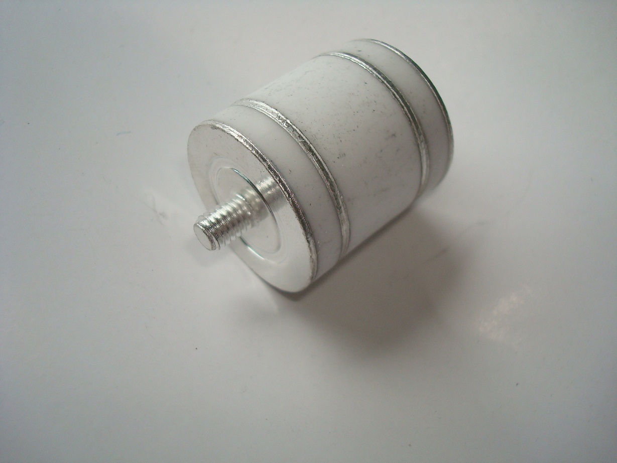最新推出40-100KA陶瓷气体放电管Gas Tube Surge Arrester 严格按照TUV标准进行生产、监控和管理。技术性能指针达到或超过CEI IEC 61643-311要求及GB/T 9043-1999和YD/T694标准。 广泛应用于防雷设备,接地保护,电力设备,工业控制,防雷器等产品防浪涌保护。 产品型号: GT2R600P40KA,GT2R600P80KA,GT2R600P100KA GT2R1000P60KA,GT2R1000P100KA, GT2R1500P100KA 尺寸(mm)