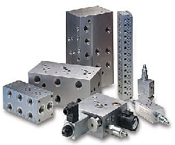 穆格G123-821 微型直动阀放大器