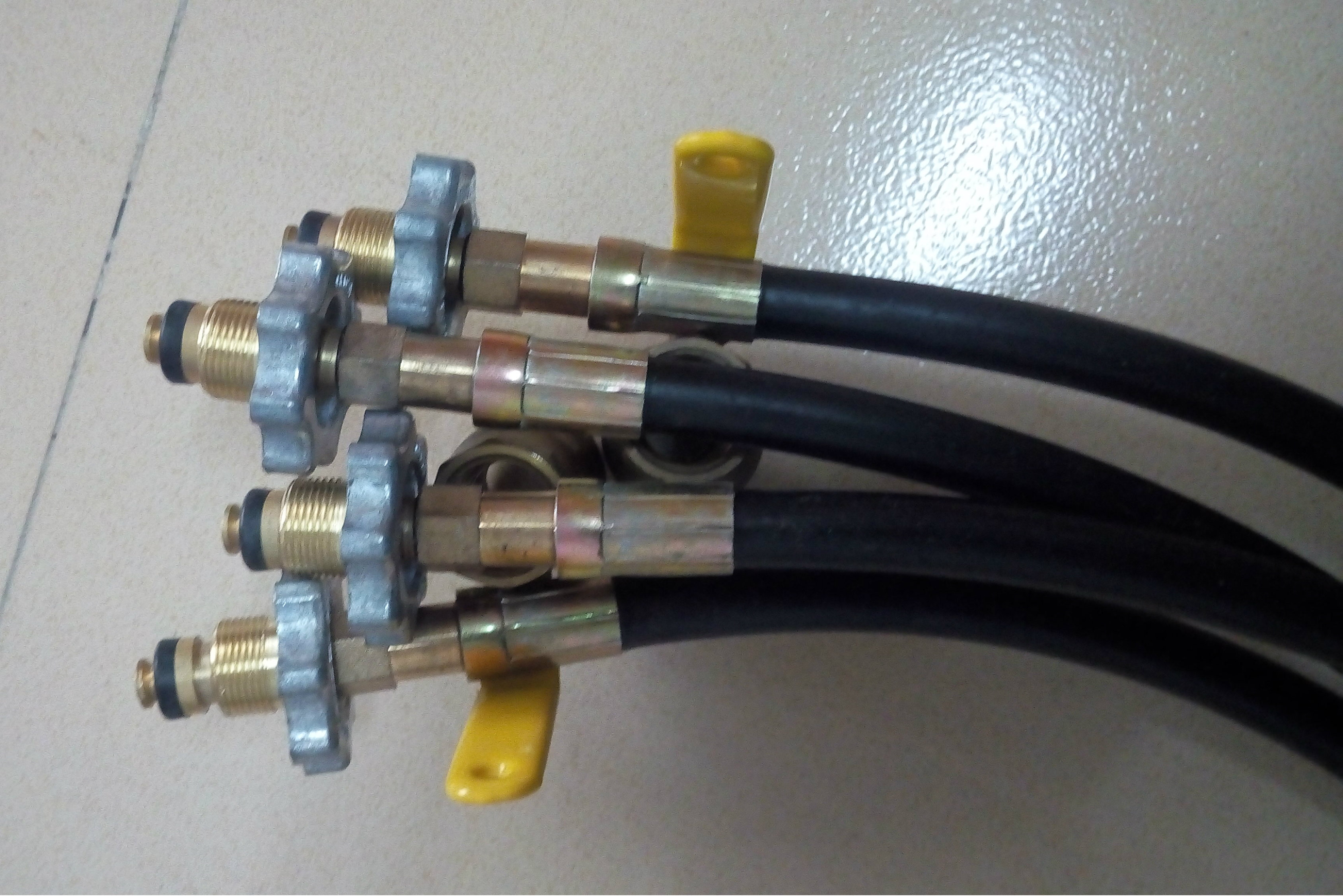 燃气胶管分液化气使用和天然气使用吗?-家庭管