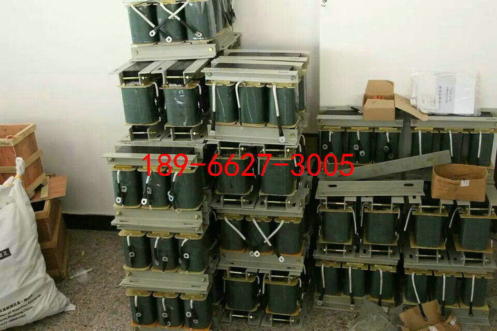 产品说明: 1. 变压器的额定工作电压为交流三相380V、50Hz,输入接线为100%端; 2.变压器是一种单圈式变压器,一、二次侧共同用一个绕组绕制,其变压比是固定的; 3.变压器为短时或断续周期工作制时,为防止自耦变压器因使用不当而过热烧坏,QZB系列变压器线圈内部增加了温度保护开关(热敏动断开关); 4 所有级别的各种工作制,自耦减压变压器的一次起动时间应不超过15秒。 5.