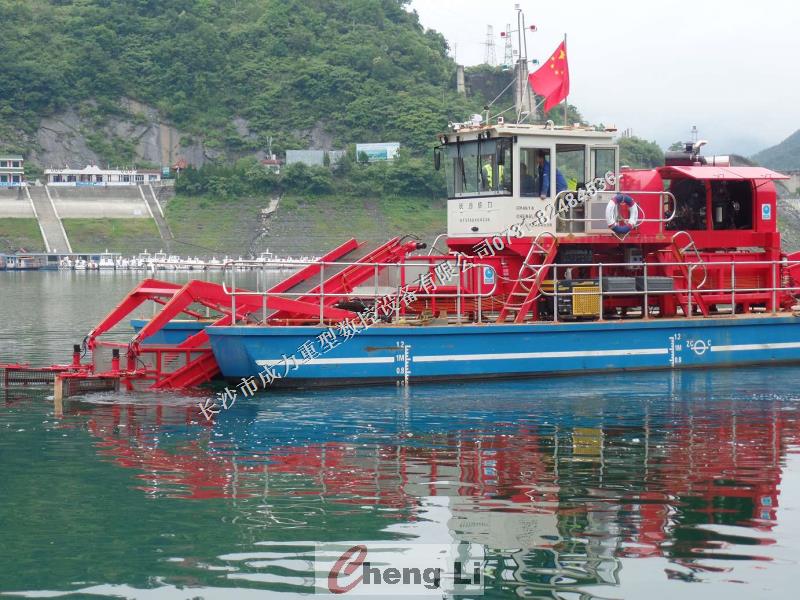 水电厂坝前垃圾清洁船